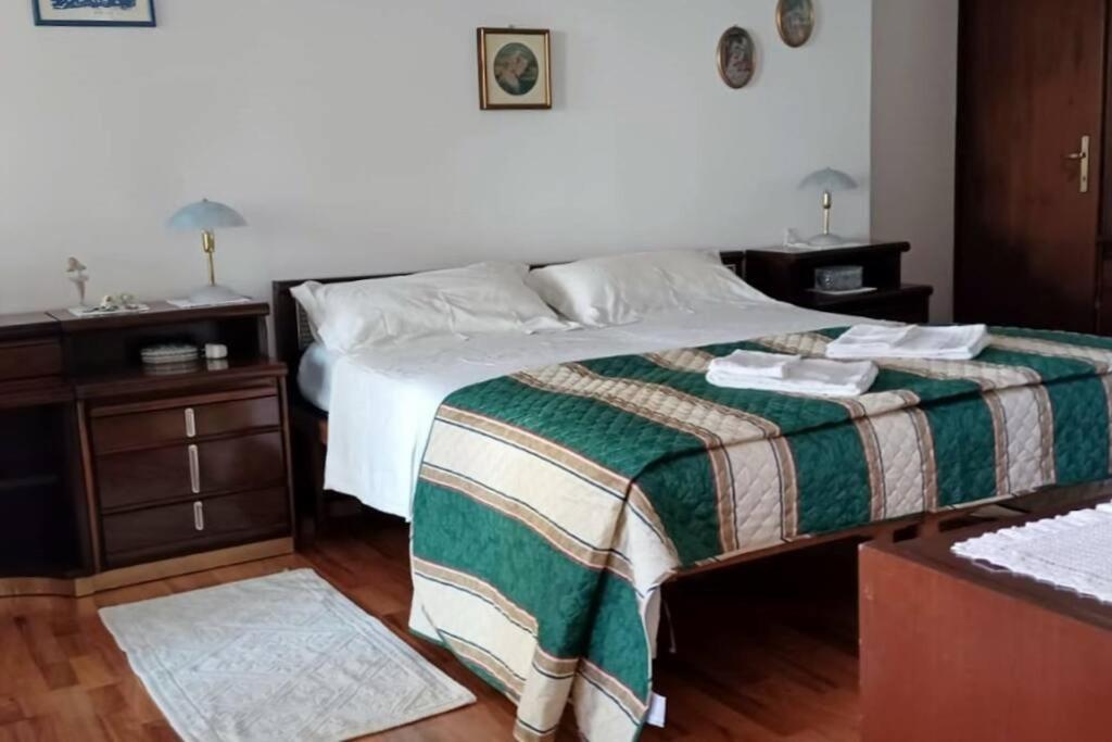 Brezza Marina - Appartamento In Villa Fronte Mare Trieste Exteriör bild