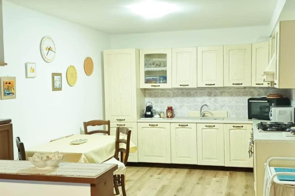 Brezza Marina - Appartamento In Villa Fronte Mare Trieste Exteriör bild